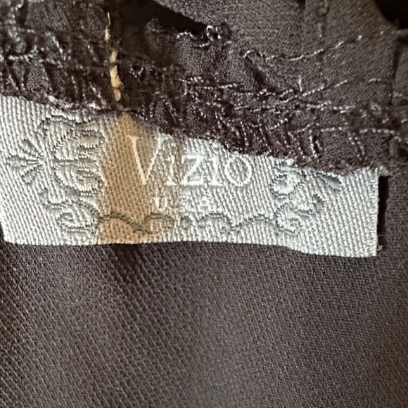 Vizio Black Cut-Out Tank Top - Picture 3 of 3
